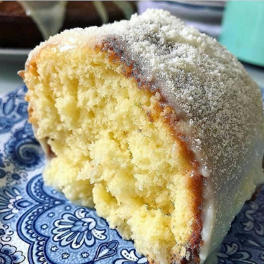 Fluffy Cake with Creamy Topping