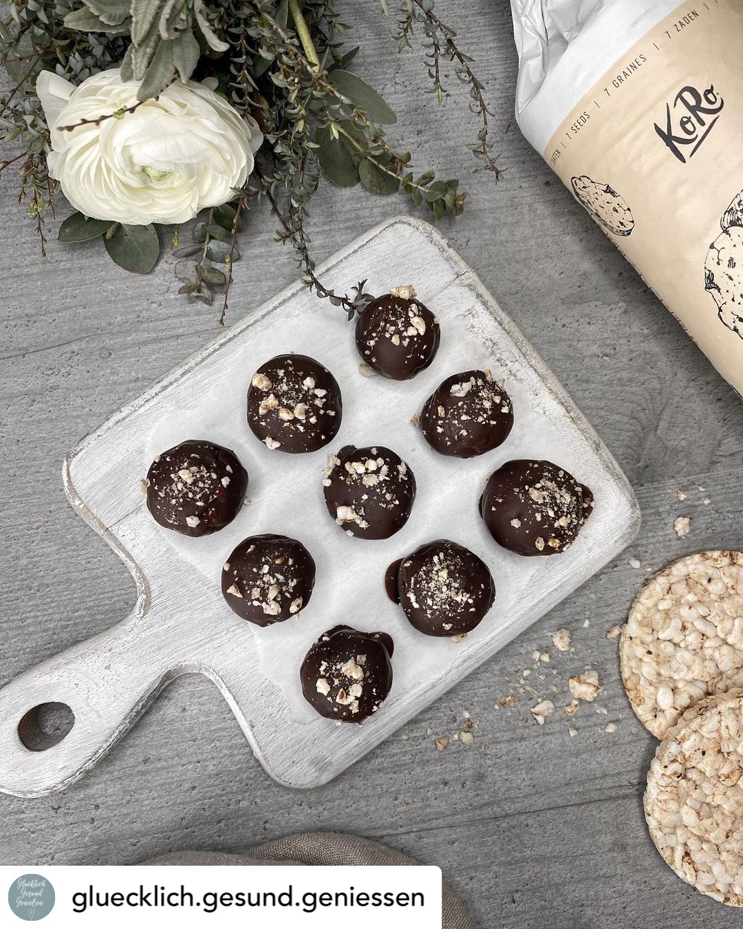 No-Bake Rice Cake Pralines