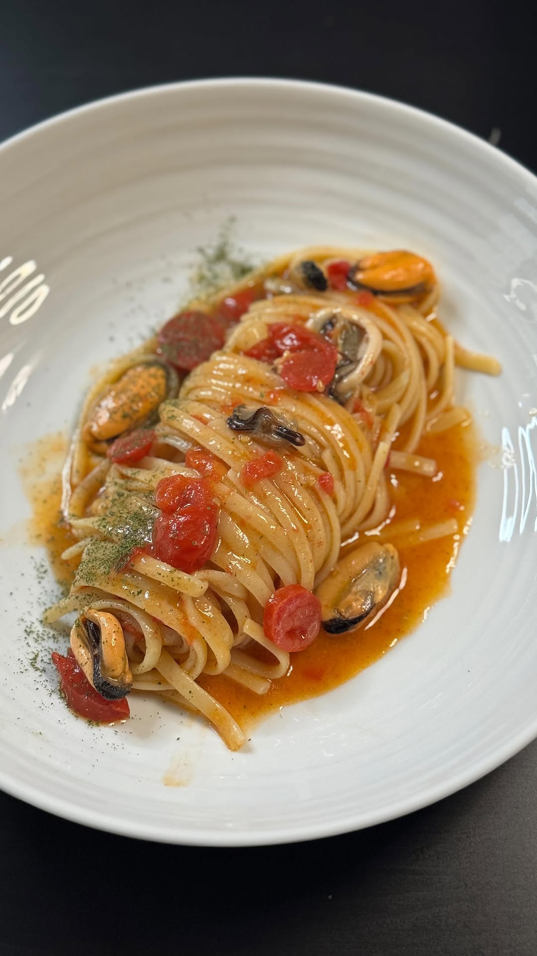 Linguine with Mussels and Cherry Tomatoes
