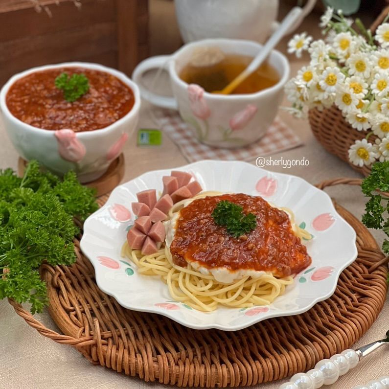 Spaghetti Brulee with Bolognese and Bechamel