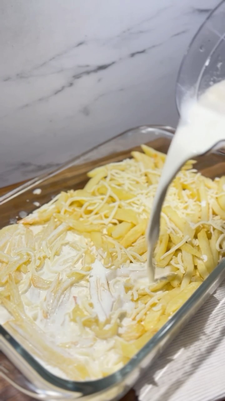 Cheesy Potato Bake with White Sauce