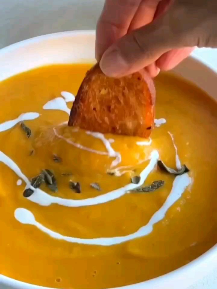 Easy Roasted Tomato Basil Soup