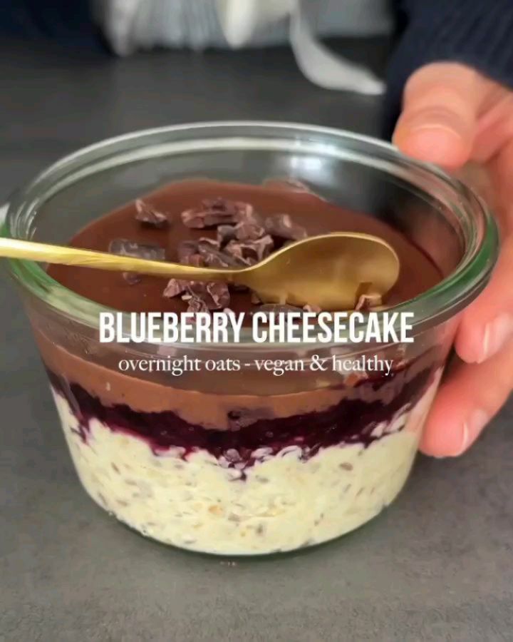 Easy Strawberry Cheesecake Overnight Oats