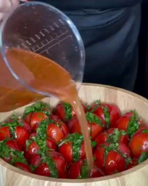 Marinated Tomatoes with Garlic and Herbs