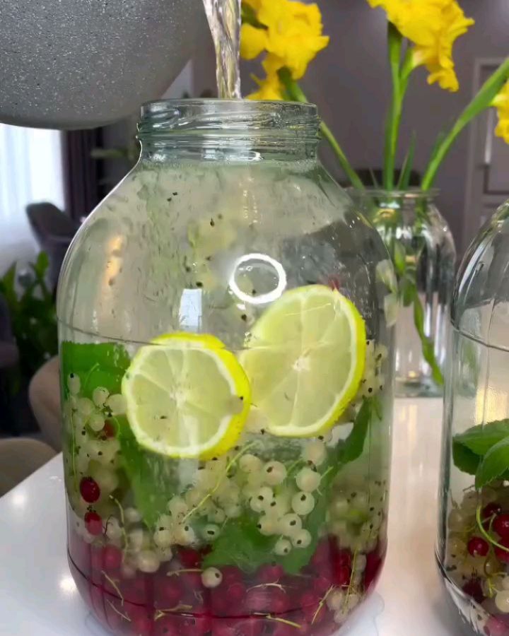 Easy Home-Pickled Tomatoes in Jars