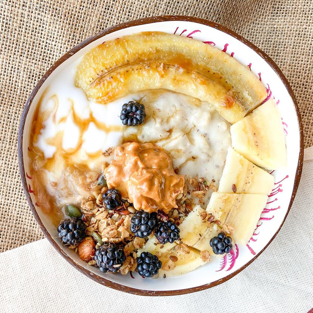 Cashew Cream Chia Oats with Toppings