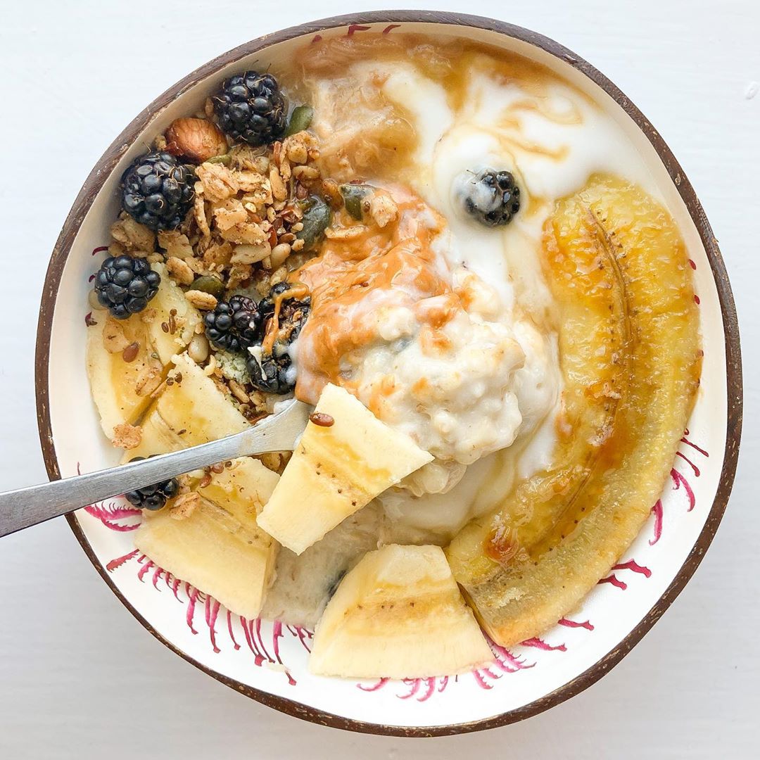Cashew Cream Chia Oats with Toppings
