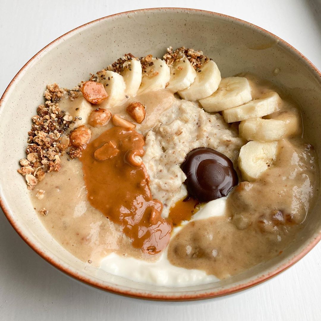 Peanut Butter Banoffee Praline Oats