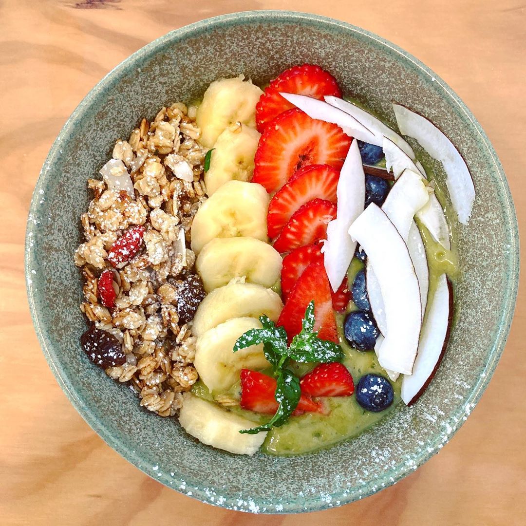 Refreshing Matcha Banana Bowl with Toppings