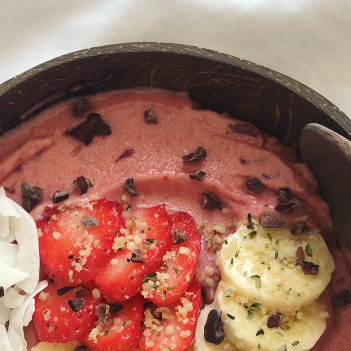 Frozen Fruit and Protein Smoothie Bowl