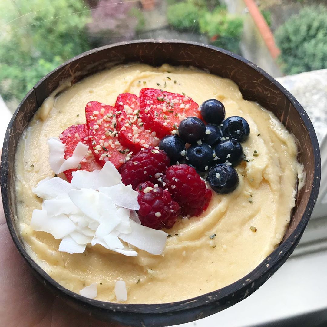 Tropical Fruit Smoothie Bowl