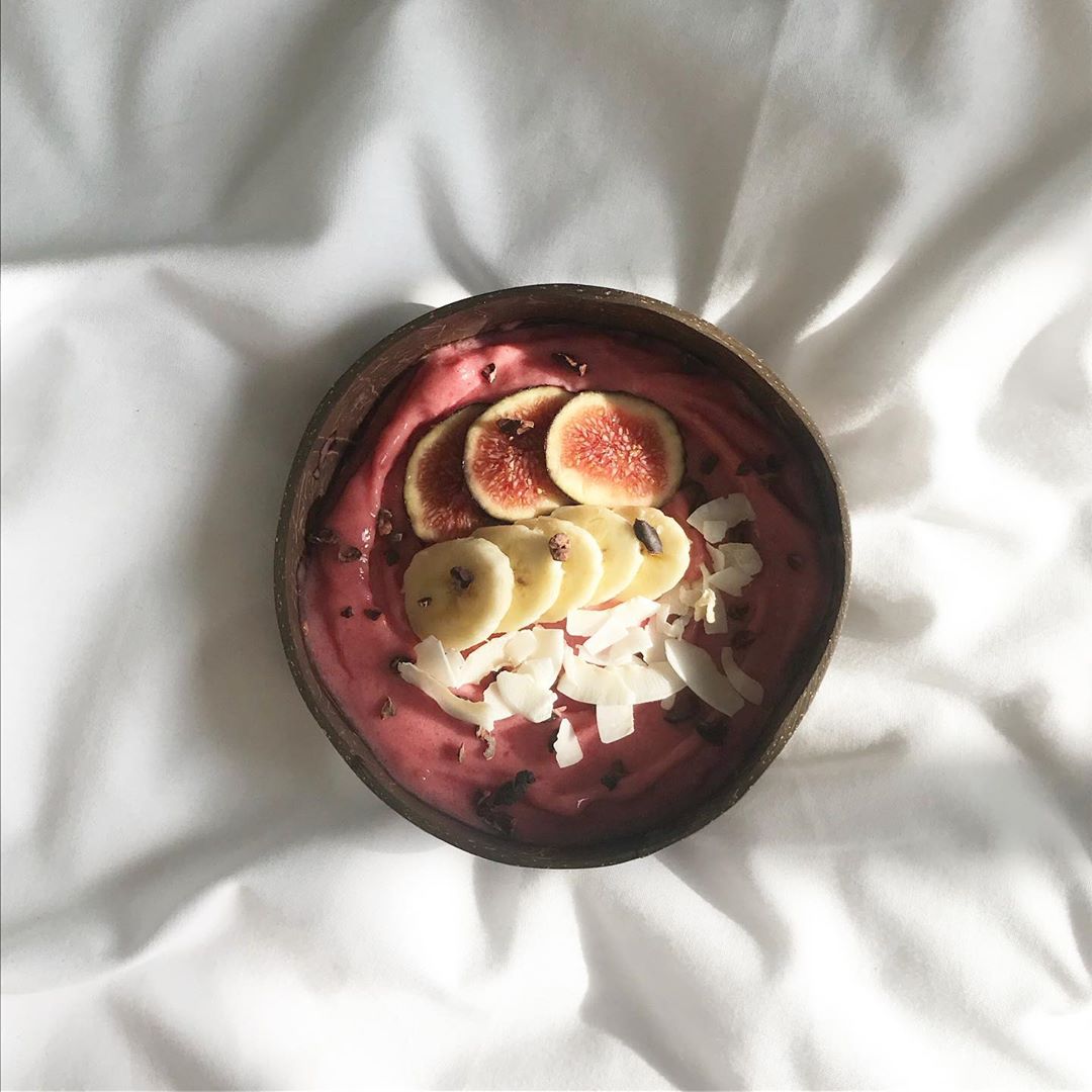 Banana Raspberry Smoothie Bowl