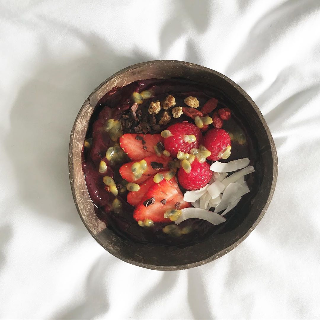 Messy Acai Bowl with Toppings