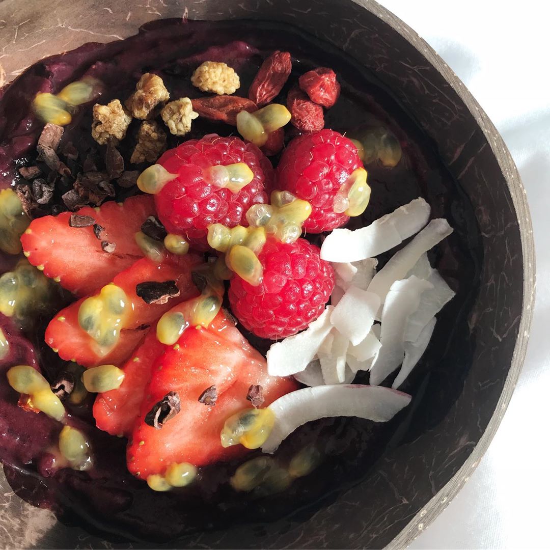 Messy Acai Bowl with Toppings