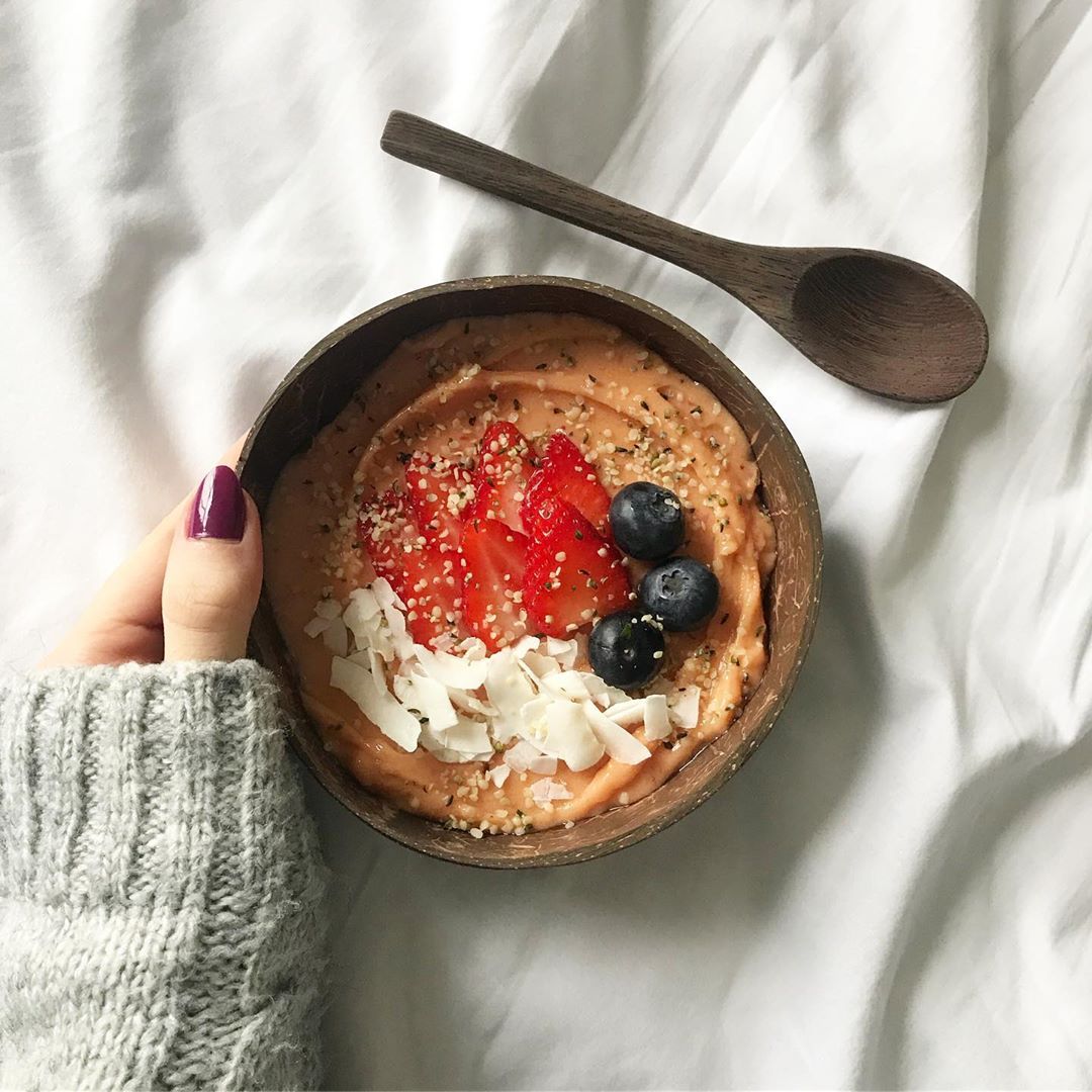 Frozen Banana and Papaya Smoothie Bowl