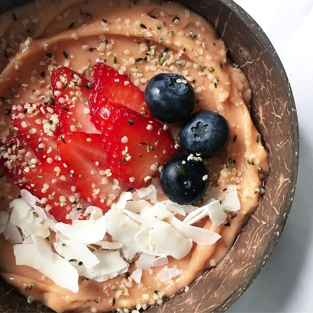 Frozen Banana and Papaya Smoothie Bowl