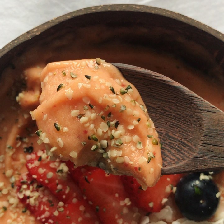 Frozen Banana and Papaya Smoothie Bowl
