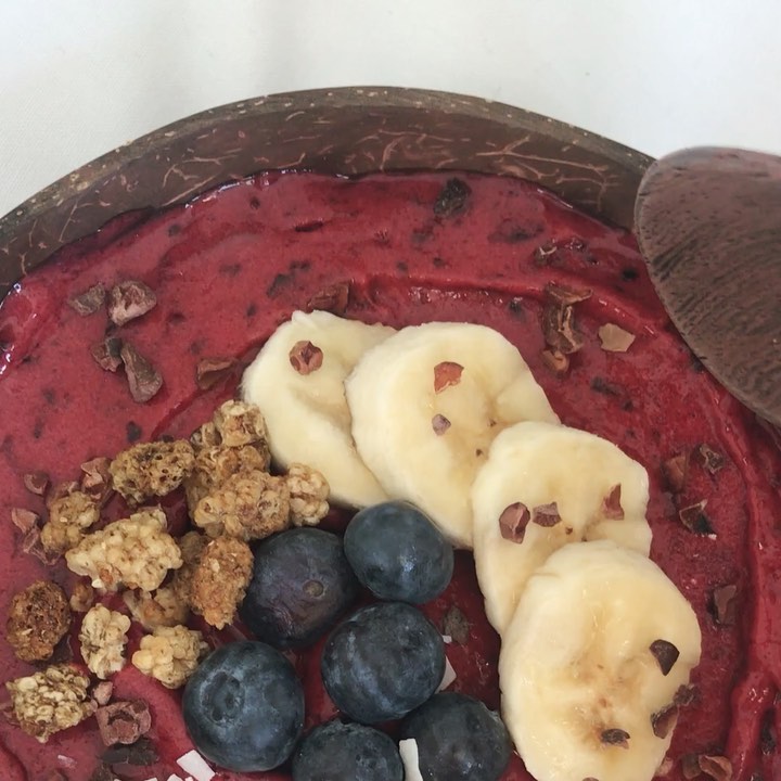 Mulberry Topped Fruit Smoothie Bowl