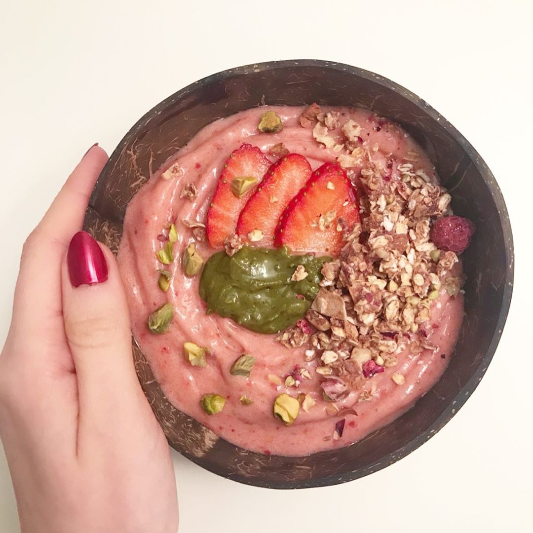 Strawberry Banana Smoothie Bowl