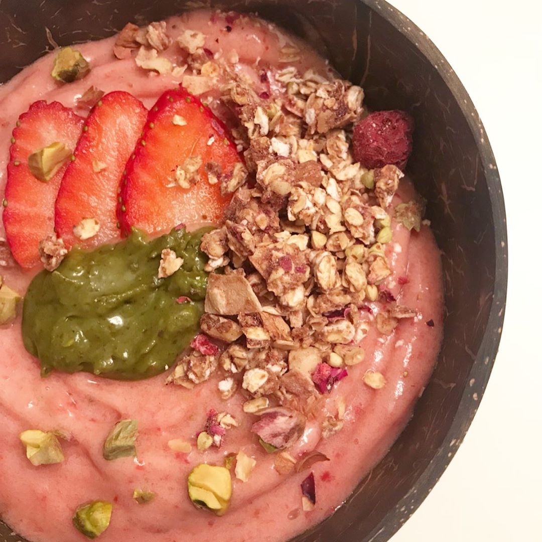 Strawberry Banana Smoothie Bowl
