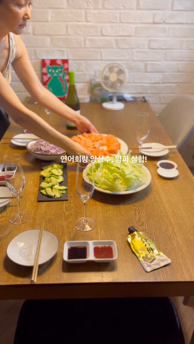 Costco Salmon Sashimi with Lettuce and Onion