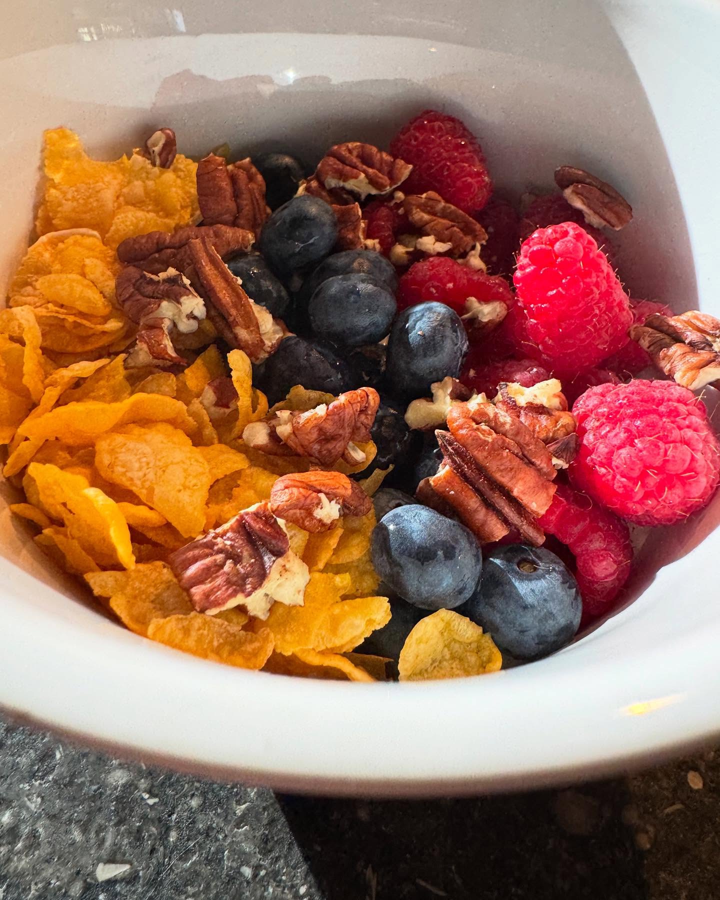 Quark and Fruit Breakfast Bowl