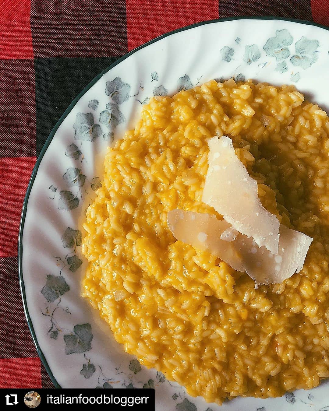 Traditional Italian Saffron Risotto