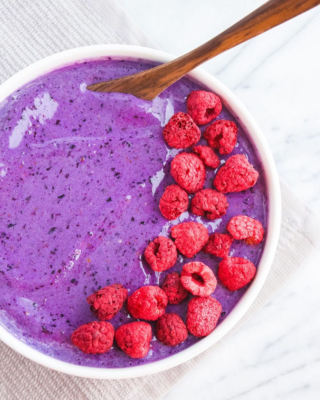 Healthy Vegan Banana Blueberry Smoothie Bowl