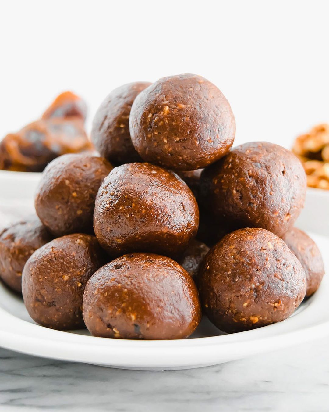 Simple Raw Vegan Chocolate Truffles