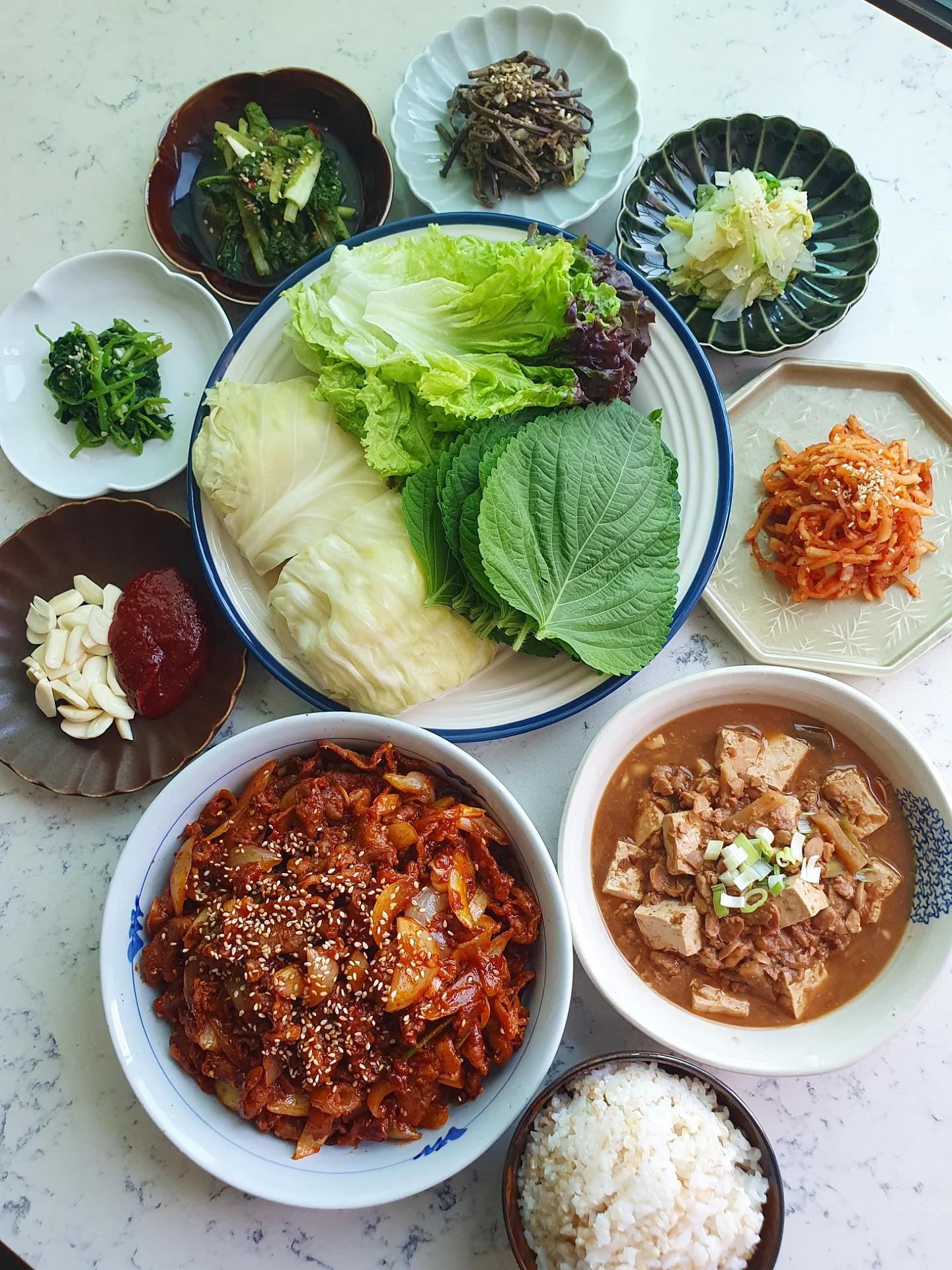Korean Ssam Rice with Bulgogi and Sides