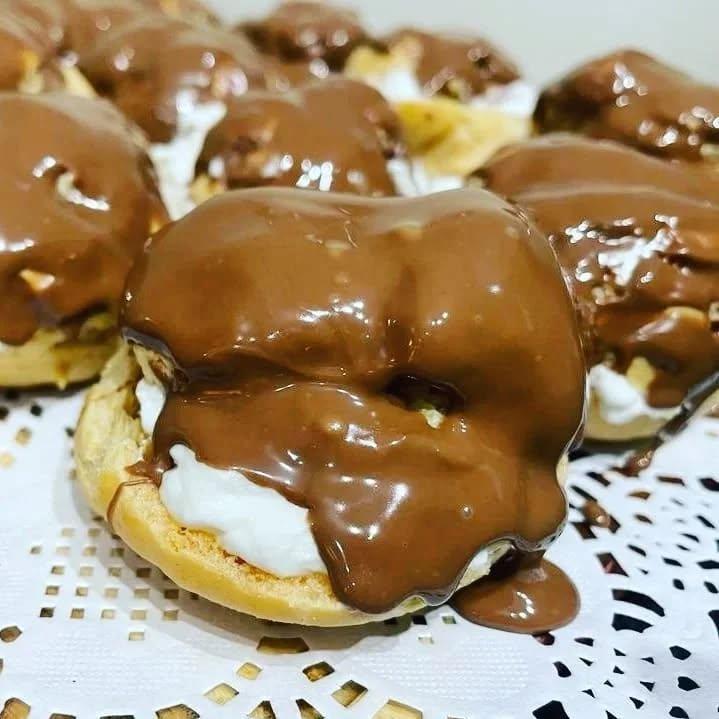 Easy Homemade Chocolate Eclairs