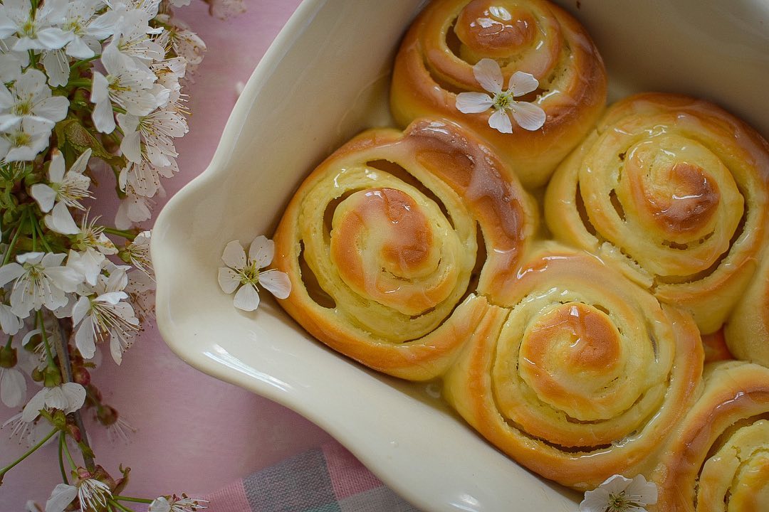 Mascarpone Yeast Pastry Rolls