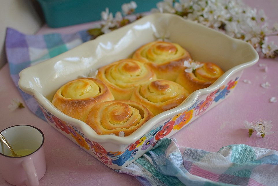 Mascarpone Yeast Pastry Rolls