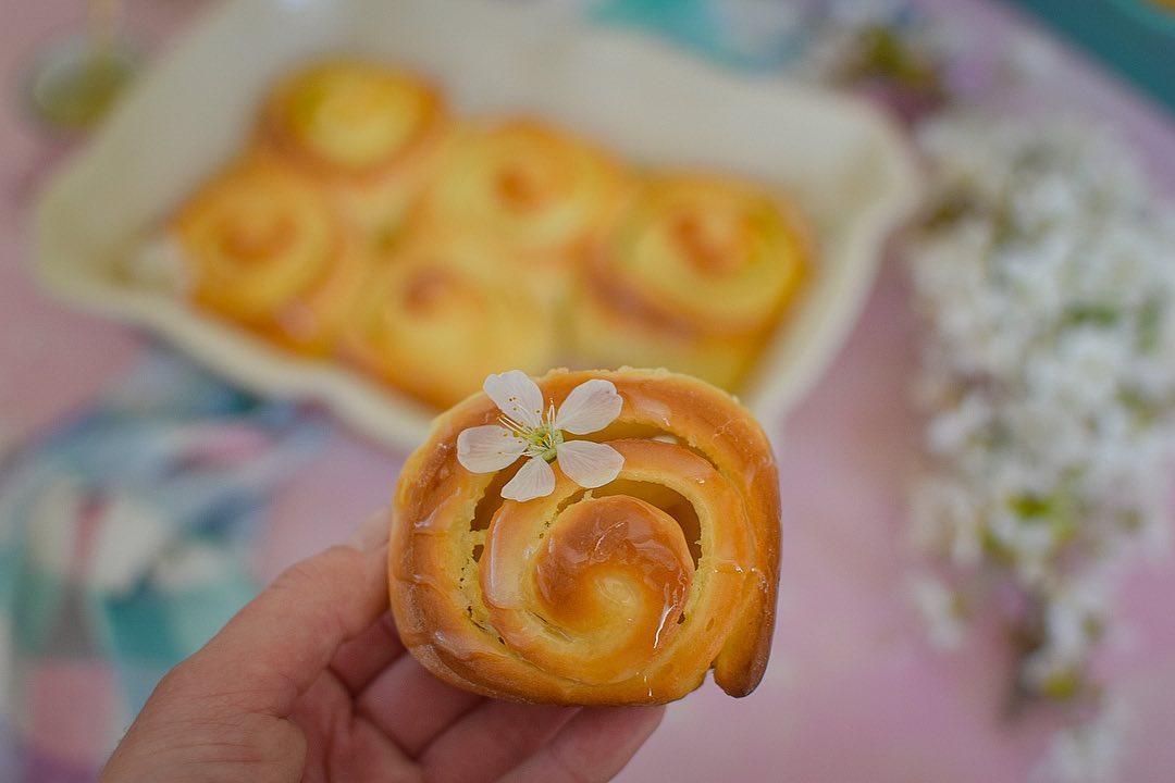 Mascarpone Yeast Pastry Rolls