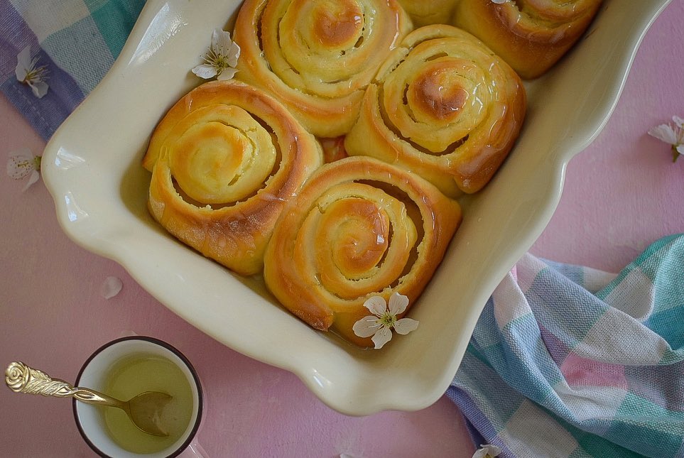 Mascarpone Yeast Pastry Rolls