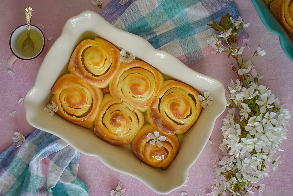 Mascarpone Yeast Pastry Rolls