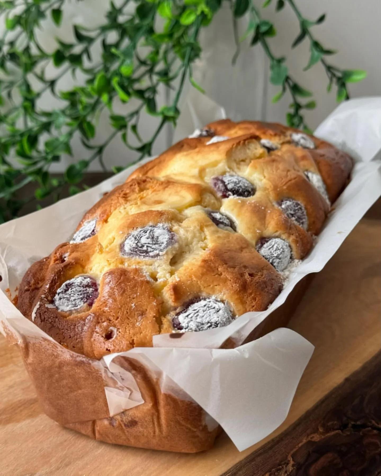 Cherry Cake with Cream Cheese