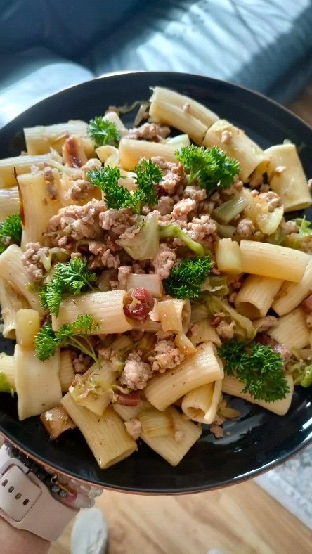 Quick Pasta with Ground Meat and Cabbage