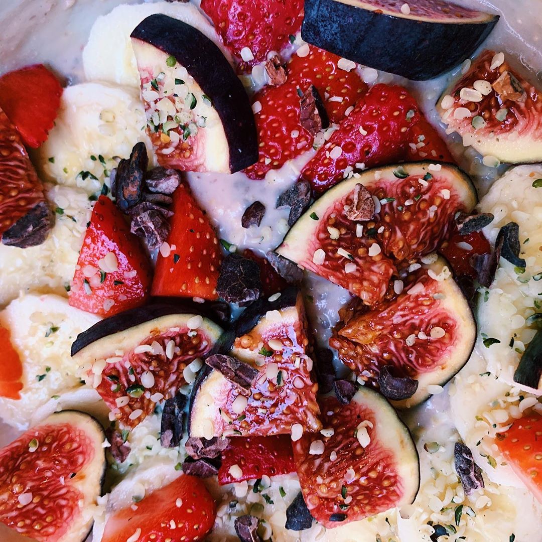 Fresh and Fruity Protein Oats Bowl