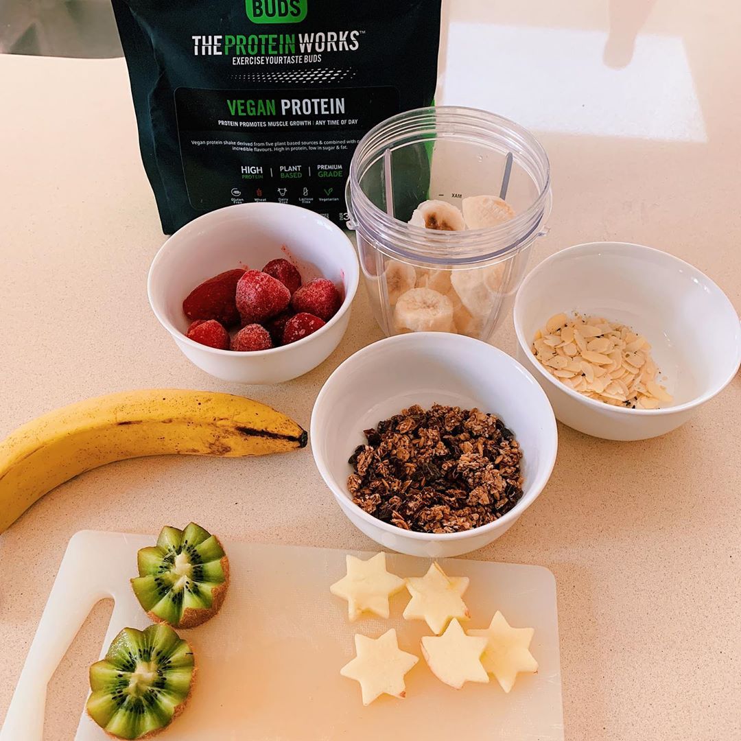 Fruity Breakfast Smoothie Bowl