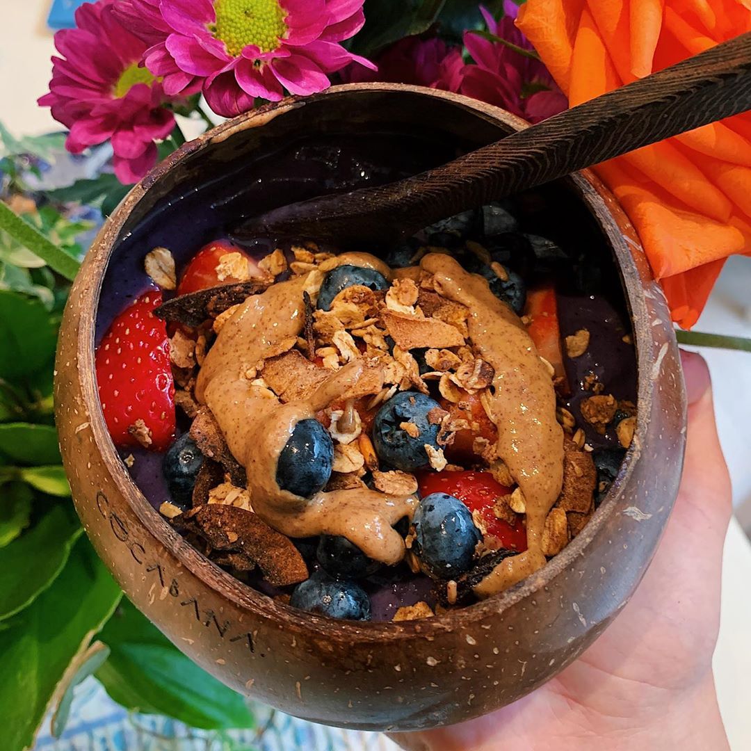 Berry Smoothie Bowl with Granola