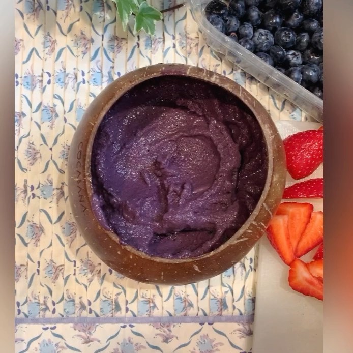 Berry Smoothie Bowl with Granola