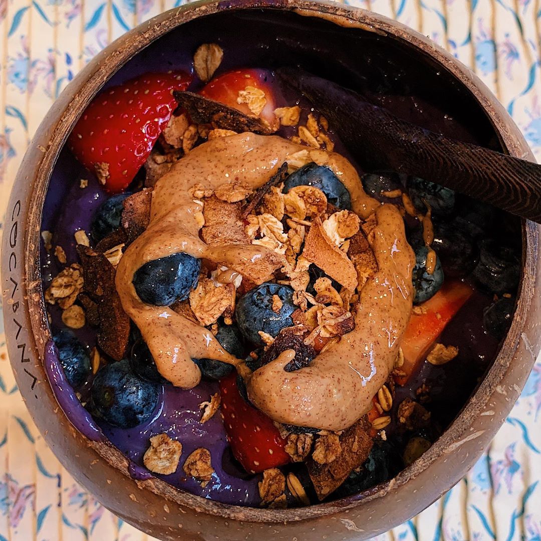 Berry Smoothie Bowl with Granola