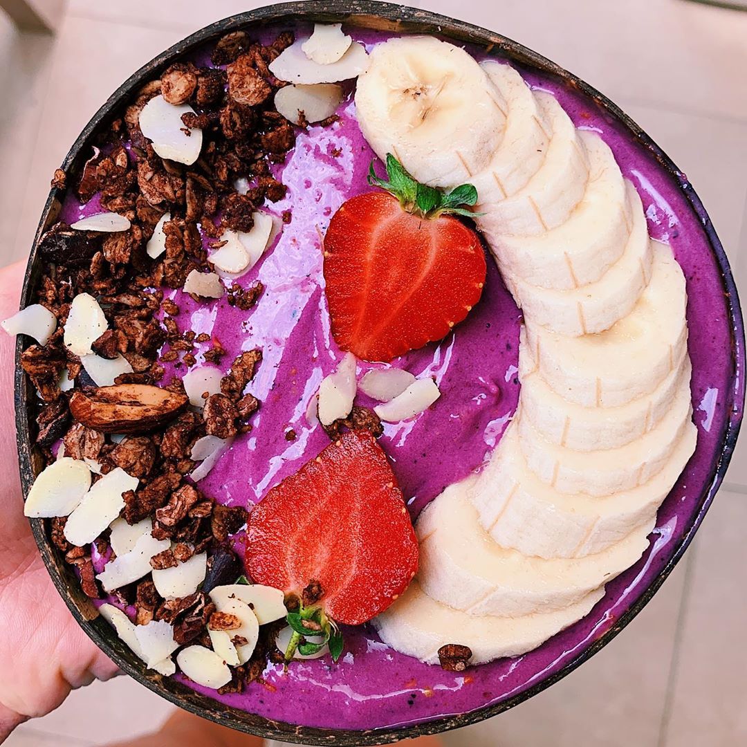Creamy Berry Smoothie Bowl