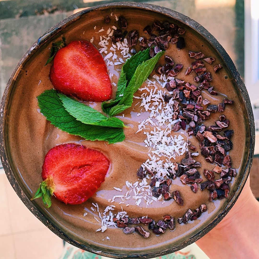 Mint Chocolate Chip Smoothie Bowl
