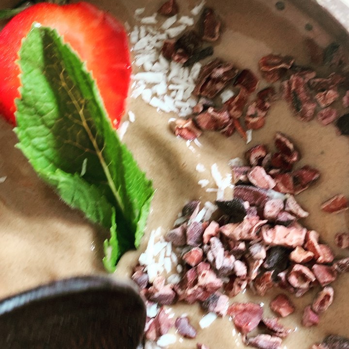 Mint Chocolate Chip Smoothie Bowl