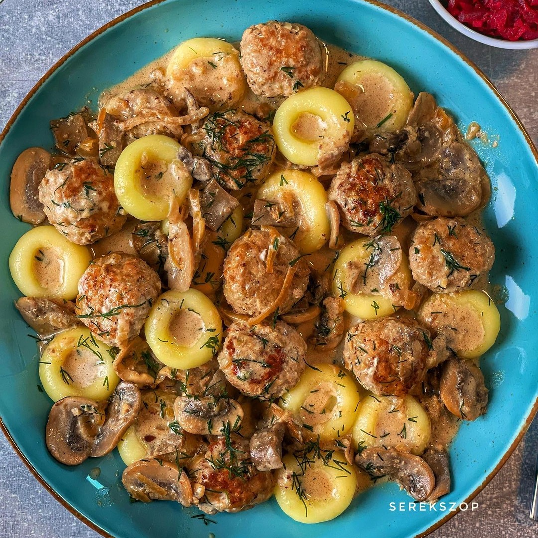 Meatballs with Cheese in Mushroom-Onion Sauce with Dumplings and Beets