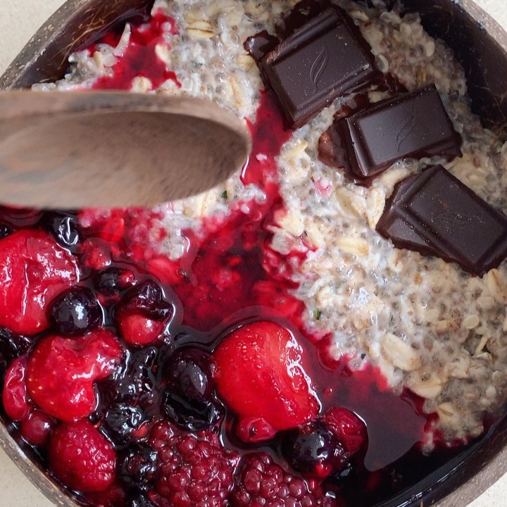 Protein Porridge with Berry Compote and Dark Chocolate