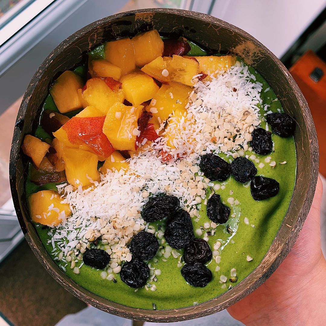 Vegan Breakfast Smoothie Bowl with Fresh Fruits