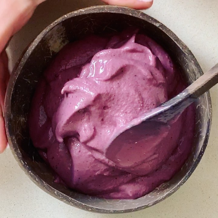 Healthy Vegan Berry Smoothie Bowl